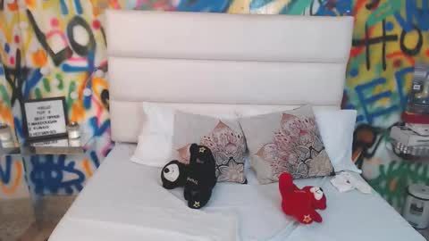 Snapshot of collins_aria chatting on November 15, 2:57 pm valentina online show from November 15, 2:57 pm