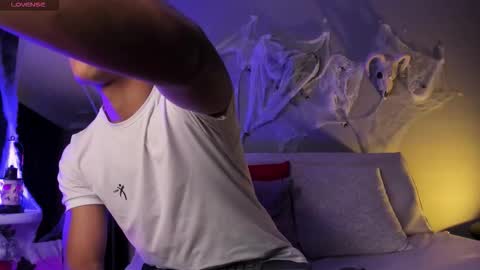 Snapshot of colstorw_ chatting on October 21, 10:38 am colstorw_ online show from October 21, 10:38 am