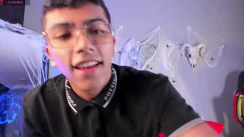 Snapshot of colstorw_ chatting on October 22, 10:37 am colstorw_ online show from October 22, 10:37 am