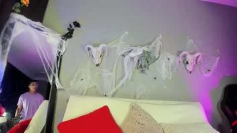 Snapshot of colstorw_ chatting on October 24, 10:33 am colstorw_ online show from October 24, 10:33 am