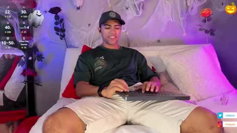 Snapshot of colstorw_ chatting on October 29, 10:39 am colstorw_ online show from October 29, 10:39 am