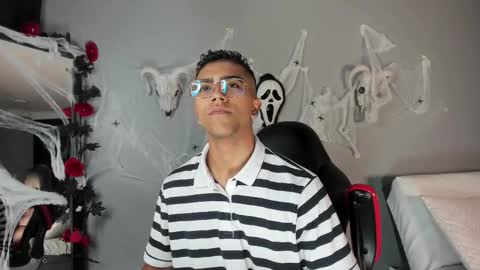 Snapshot of colstorw_ chatting on October 30, 10:38 am colstorw_ online show from October 30, 10:38 am