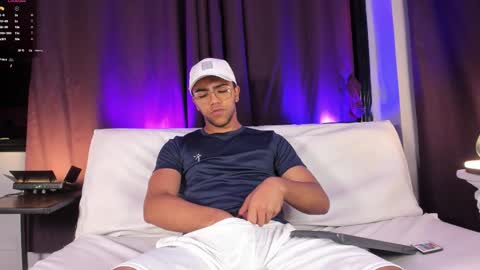 Snapshot of colstorw_ chatting on November 24, 11:32 am colstorw_ online show from November 24, 11:32 am