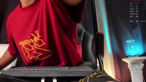 Snapshot of colstorw_ chatting on November 28, 10:18 am colstorw_ online show from November 28, 10:18 am