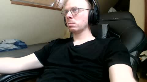 Snapshot of commanderchip chatting on March 1, 3:05 pm commanderchip online show from March 1, 3:05 pm