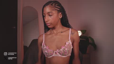 Snapshot of connie_west0 chatting on December 13, 9:52 pm   independent model online show from December 13, 9:52 pm