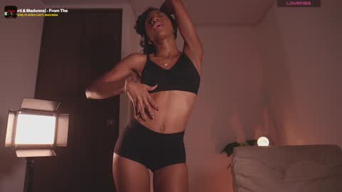 Snapshot of connie_west0 chatting on December 30, 11:17 pm   independent model online show from December 30, 11:17 pm