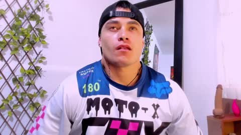 Snapshot of connorsmith_26 chatting on January 28, 12:00 pm Connor Smith online show from January 28, 12:00 pm