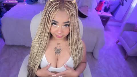 Snapshot of conny_curly chatting on January 22, 1:32 pm Conny online show from January 22, 1:32 pm