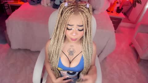 Snapshot of conny_curly chatting on January 25, 1:30 pm Conny online show from January 25, 1:30 pm