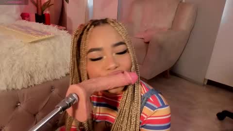 Snapshot of conny_curly chatting on February 19, 1:50 pm Conny online show from February 19, 1:50 pm