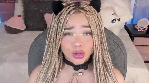 Snapshot of conny_curly chatting on November 8, 1:44 pm Conny online show from November 8, 1:44 pm