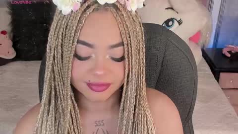 Snapshot of conny_curly chatting on November 9, 1:09 pm Conny online show from November 9, 1:09 pm