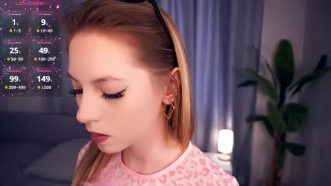 Snapshot of constanceglascov chatting on September 17, 6:26 am Hello im Sofia Welcme to my room .More hugs and kiss for you online show from September 17, 6:26 am