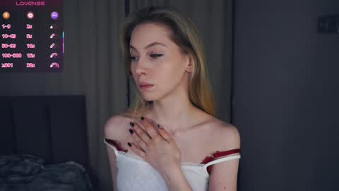 Snapshot of constanceglascov chatting on November 8, 7:08 am Hello im Sofia Welcme to my room .More hugs and kiss for you online show from November 8, 7:08 am