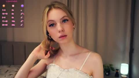 Snapshot of constanceglascov chatting on November 27, 6:37 am Hello im Sofia Welcme to my room .More hugs and kiss for you online show from November 27, 6:37 am