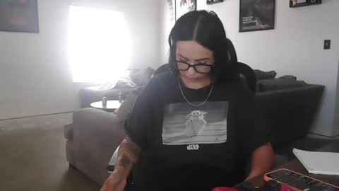 Snapshot of controllercutie chatting on October 1, 2:34 pm controllercutie online show from October 1, 2:34 pm