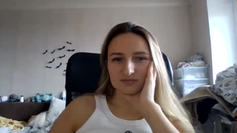 cora_fora online show from November 25, 11:32 am