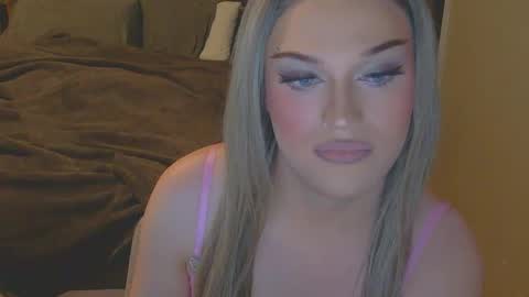 Snapshot of coracav chatting on November 20, 11:59 pm coracav online show from November 20, 11:59 pm