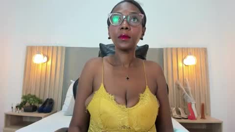 C O R A  L online show from November 9, 2:10 am