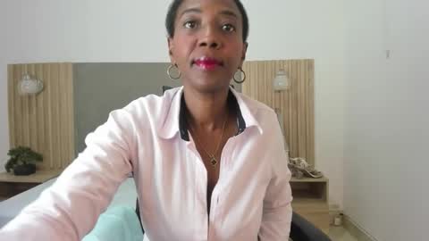 C O R A  L online show from November 13, 1:59 am