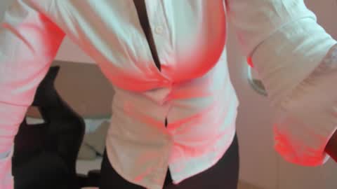 C O R A  L online show from November 28, 2:36 am