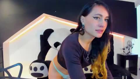 Snapshot of coral_gibson chatting on January 29, 1:28 pm Coral online show from January 29, 1:28 pm