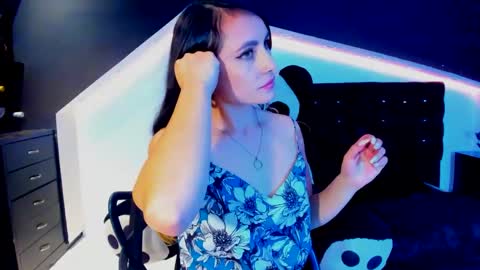 Snapshot of coral_gibson chatting on February 3, 6:07 pm Coral online show from February 3, 6:07 pm