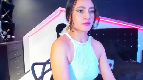 Snapshot of coral_gibson chatting on February 6, 1:10 pm Coral online show from February 6, 1:10 pm
