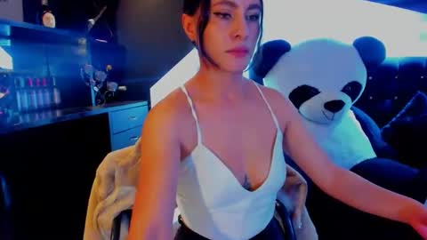Snapshot of coral_gibson chatting on February 7, 12:17 pm Coral online show from February 7, 12:17 pm