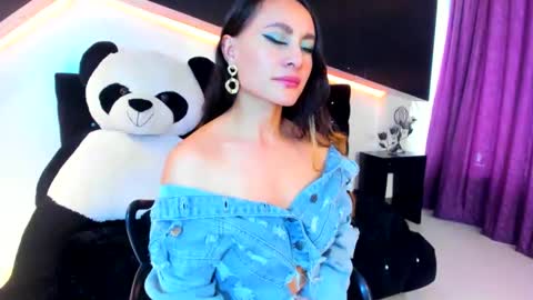 Snapshot of coral_gibson chatting on February 12, 6:51 pm Coral online show from February 12, 6:51 pm
