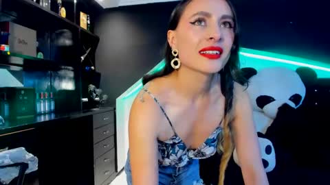 Snapshot of coral_gibson chatting on March 7, 7:05 pm Coral online show from March 7, 7:05 pm