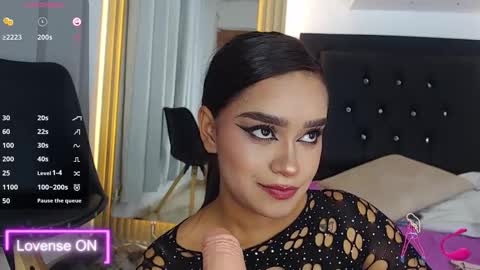 Snapshot of coraline_v chatting on March 5, 2:57 am Coraline connected from 10 pm to 6 am Colombia time online show from March 5, 2:57 am