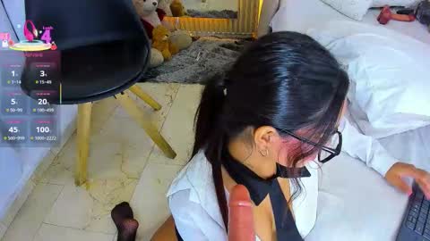 Snapshot of coraline_v chatting on November 11, 2:33 am Coraline connected from 10 pm to 6 am Colombia time online show from November 11, 2:33 am