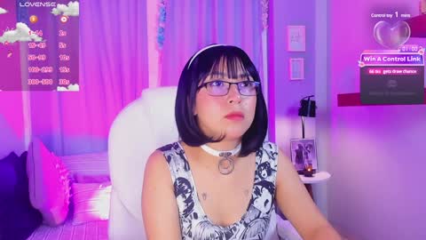 Snapshot of coralinericce_ chatting on December 13, 8:09 am Coral Stefani online show from December 13, 8:09 am