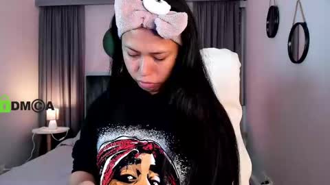 Snapshot of coralinericce_ chatting on October 3, 12:40 am Coral Stefani online show from October 3, 12:40 am