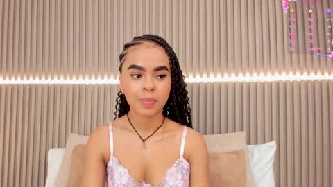 coralineross_ online show from February 22, 11:02 am