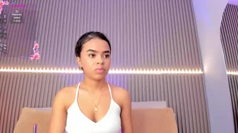 coralineross_ online show from October 17, 11:13 am
