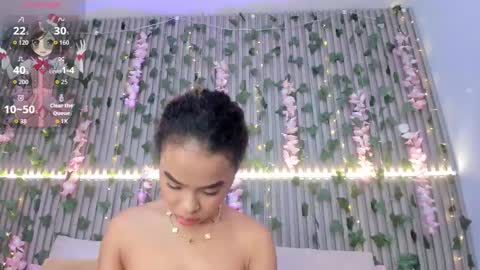 coralineross_ online show from November 14, 11:09 am