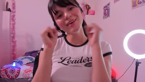 Snapshot of coralinexxx07 chatting on November 19, 3:12 pm Coraline uwu Bienvenidos al dulce mundo de Coraline Hola amores soy Coraline Una chica tierna juguetona online show from November 19, 3:12 pm