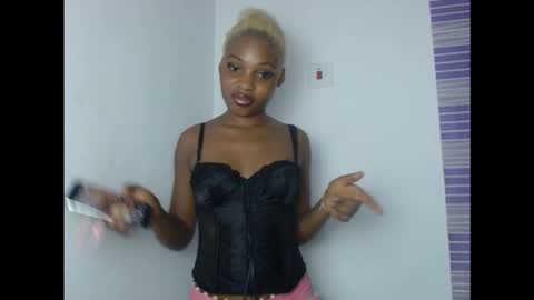 Snapshot of cornxcunt chatting on November 2, 4:04 am cornxcunt online show from November 2, 4:04 am