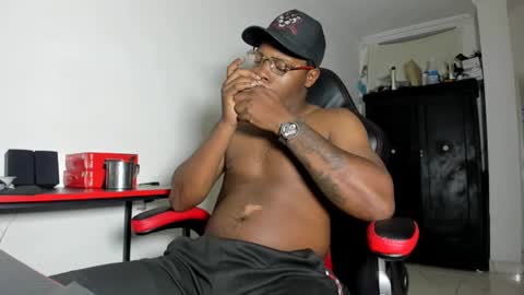 Snapshot of corvis_xnc0012 chatting on March 5, 6:33 am Corvis Xnc0012 online show from March 5, 6:33 am