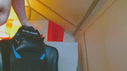 Snapshot of cosmicjones88 chatting on March 8, 3:39 am cosmicjones88 online show from March 8, 3:39 am