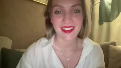 Snapshot of cosmo_blondiee chatting on September 21, 7:59 pm cosmo_blondiee online show from September 21, 7:59 pm