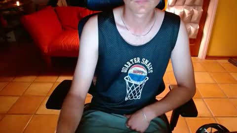 Snapshot of couldbesleeping chatting on November 4, 2:32 am couldbe online show from November 4, 2:32 am