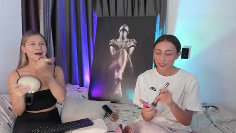 Snapshot of couple_funnyy chatting on February 28, 1:39 am couple_funnyy online show from February 28, 1:39 am