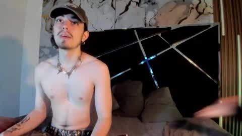 Snapshot of couple_in_heat_ chatting on February 18, 7:10 pm couple_in_heat_ online show from February 18, 7:10 pm