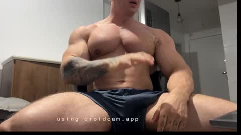Snapshot of couplemuscle40 chatting on November 1, 11:18 pm couplemuscle40 online show from November 1, 11:18 pm