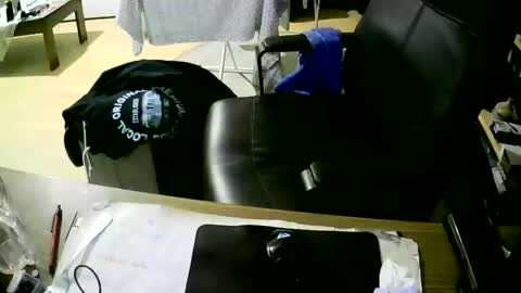 Snapshot of coyote017 chatting on January 23, 3:32 pm coyote017 online show from January 23, 3:32 pm