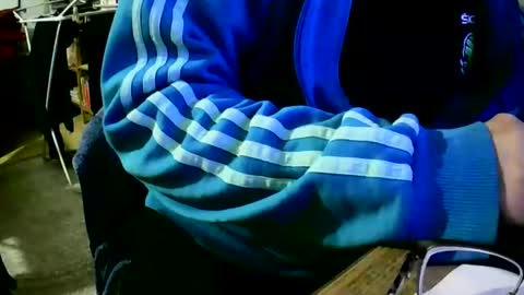 Snapshot of coyote017 chatting on February 13, 8:17 am coyote017 online show from February 13, 8:17 am